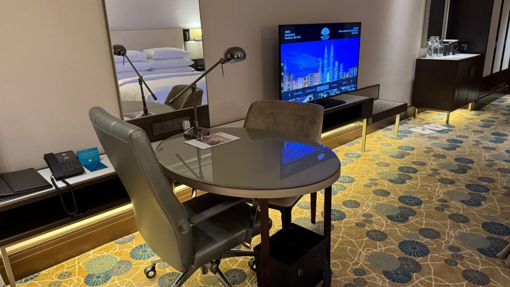 Mandarin Oriental Kuala Lumpur Schreibtisch