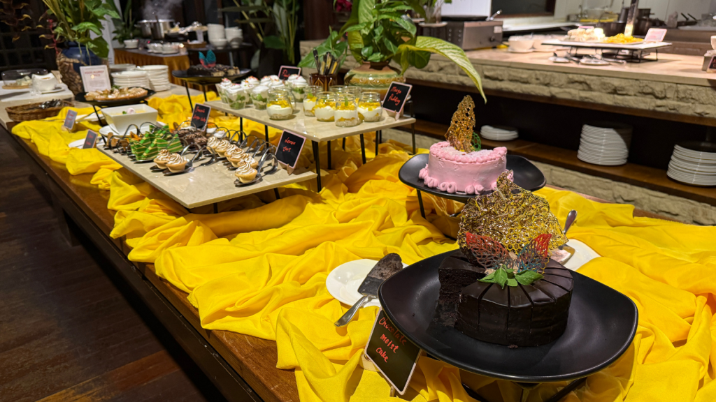 Mulu Marriott Resort Dinner