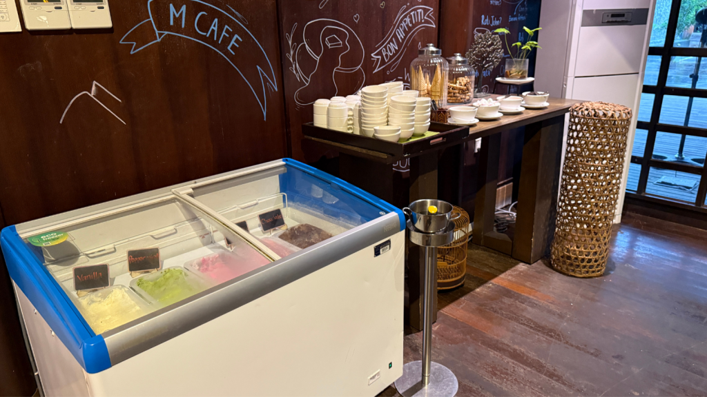 Mulu Marriott Resort Dinner