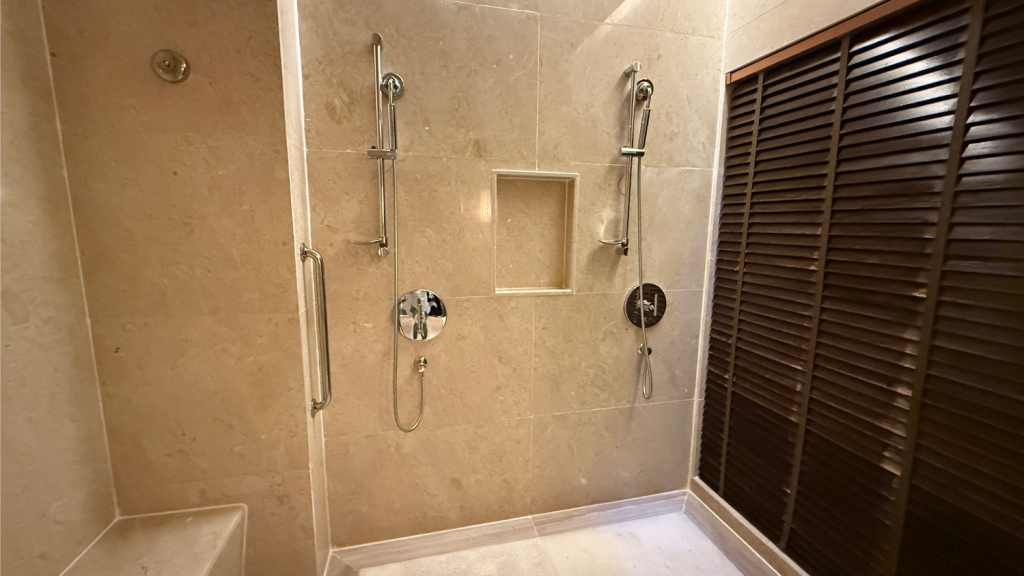 Mulu Marriott Resort Dusche