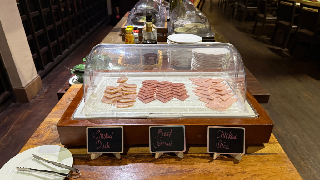 Mulu Marriott Resort Fruehstueck