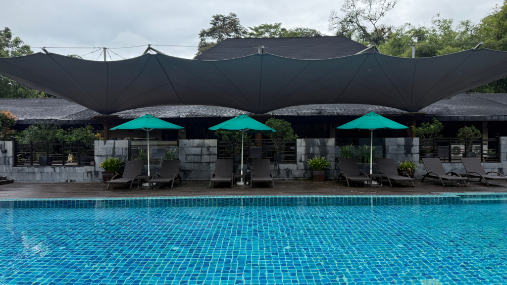 Mulu Marriott Resort Liegen Pool