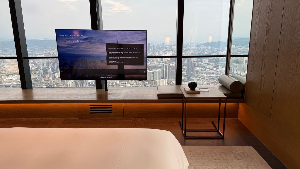 Park Hyatt Kuala Lumpur Suite Ausblick Schlafzimmer (2)