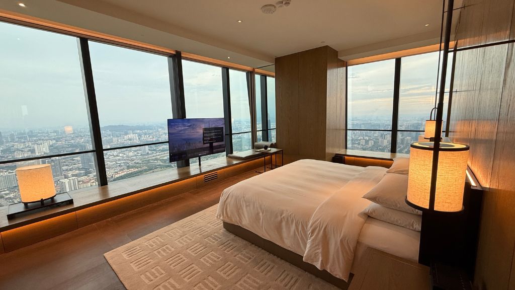 Park Hyatt Kuala Lumpur Suite Ausblick Schlafzimmer (3)