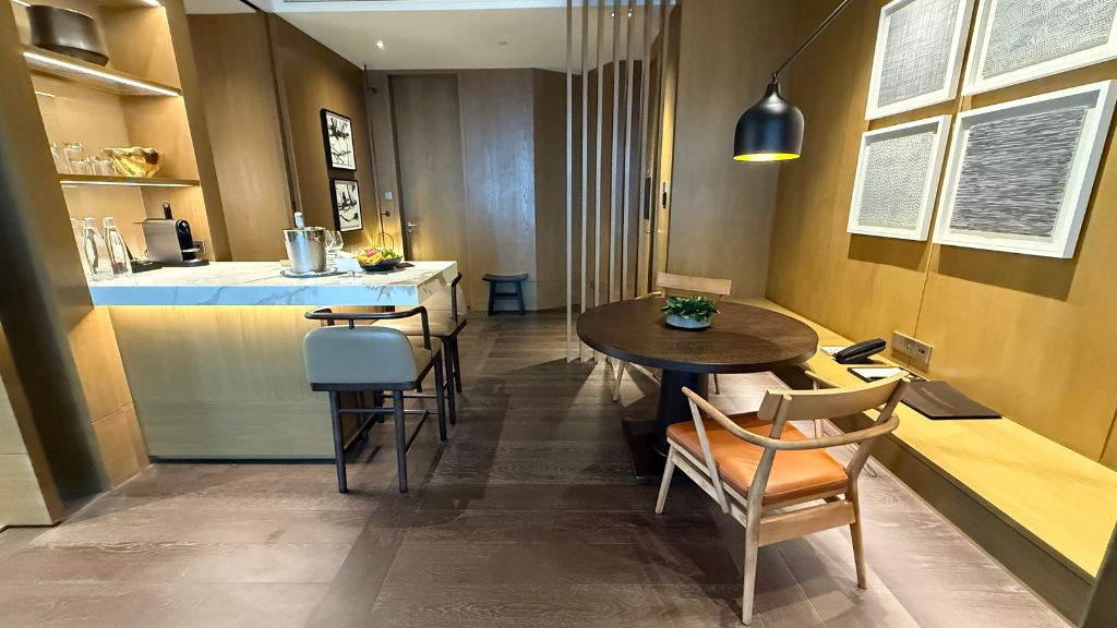 Park Hyatt Kuala Lumpur Suite Esstisch