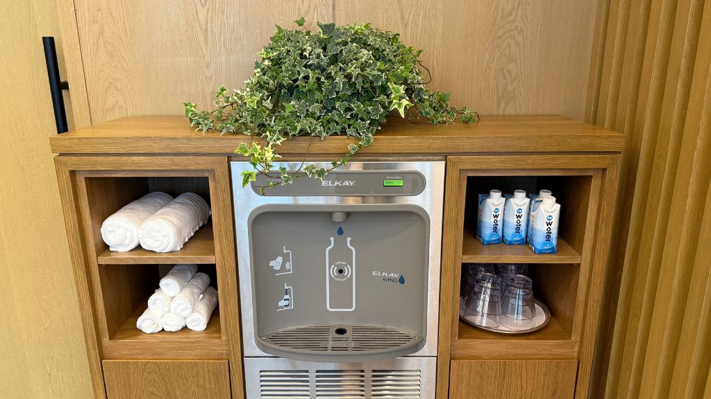 Park Hyatt Kuala Lumpur Wellness Fittnessraum Wasserspender