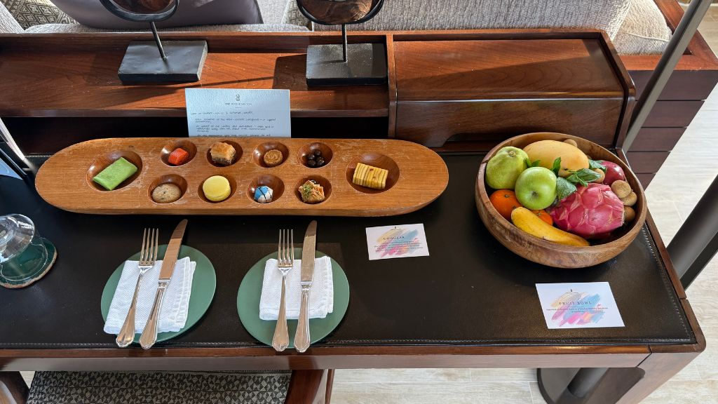 The Ritz Carlton Langkawi Villa Schreibtisch Willkommensgeschenk