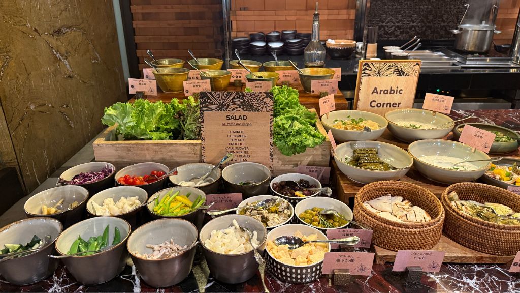 The Ritz Carlton Langkawi Fruehstueck Salat