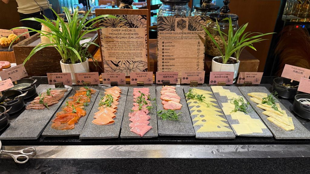 The Ritz Carlton Langkawi Fruehstueck Wurst Kaese