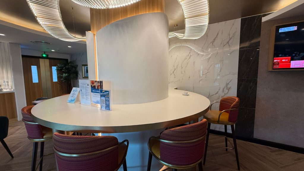 Travel Club Lounge Kota Kinabalu Hochstuehle 1