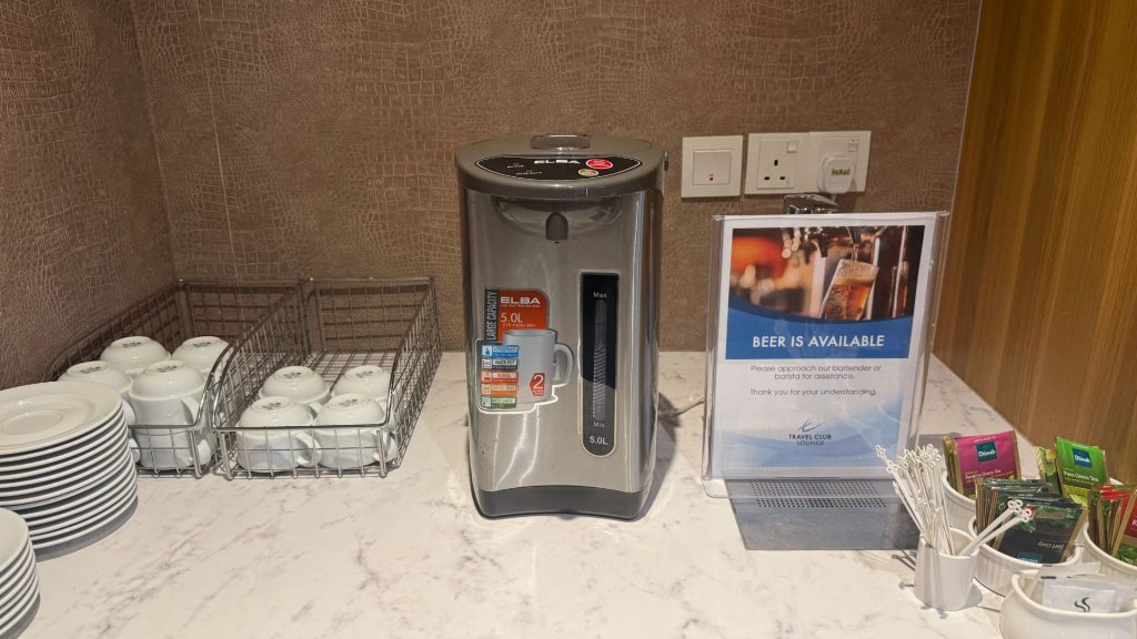 Travel Club Lounge Kota Kinabalu Kaffee Und Alkohol