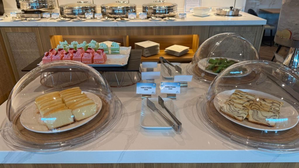 Travel Club Lounge Kota Kinabalu Kuchen Buffet