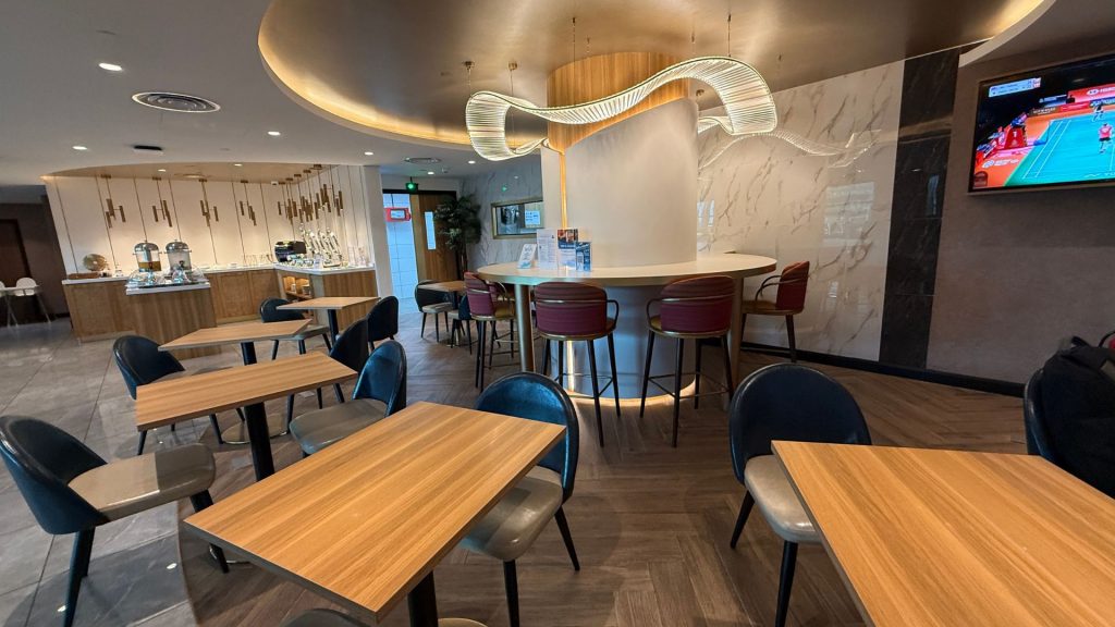 Travel Club Lounge Kota Kinabalu Tische Am Buffet