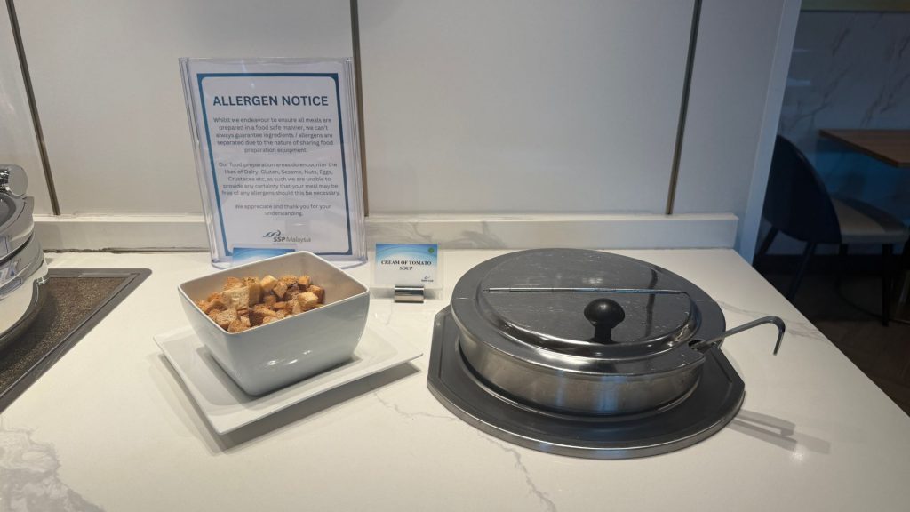 Travel Club Lounge Kota Kinabalu Tomatensuppe Buffet