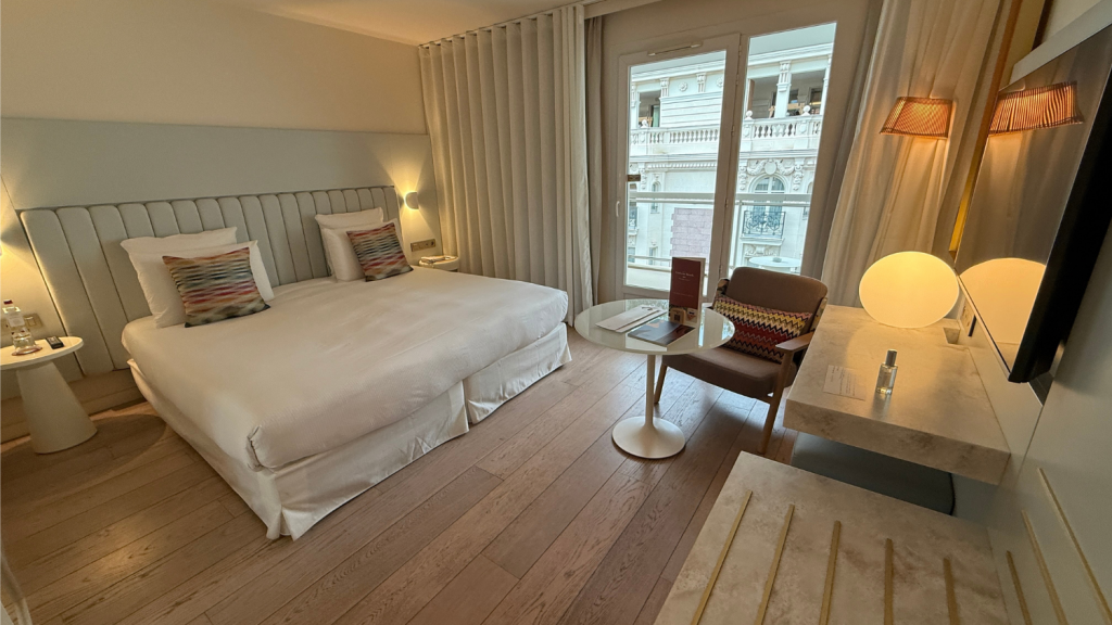 Croisette Beach Hotel Cannes Deluxe Zimmer