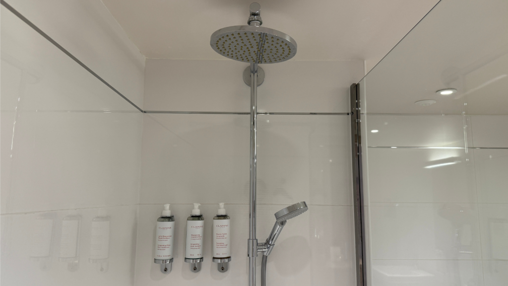 Croisette Beach Hotel Cannes Dusche