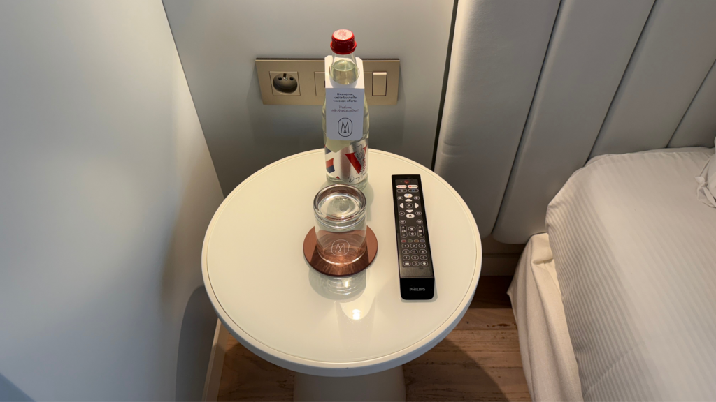 Croisette Beach Hotel Cannes Nachttisch