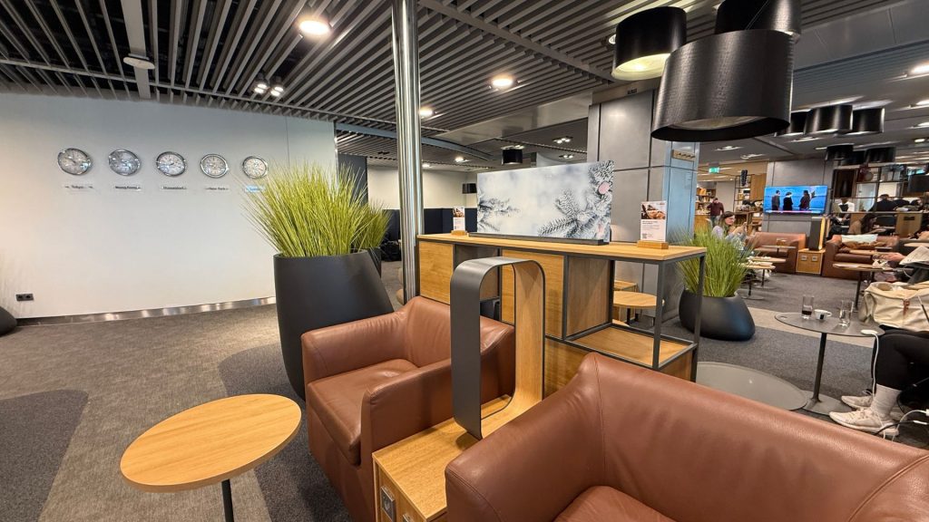Lufthansa Senator Lounge Düsseldorf 2 1