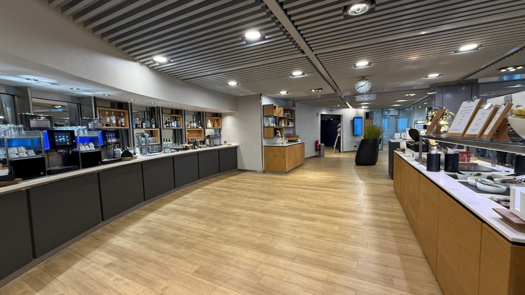 Lufthansa Senator Lounge Duesseldorf Buffet