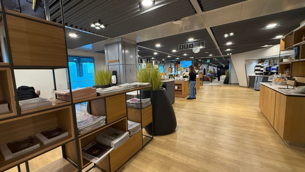 Lufthansa Senator Lounge Duesseldorf Buffet 2