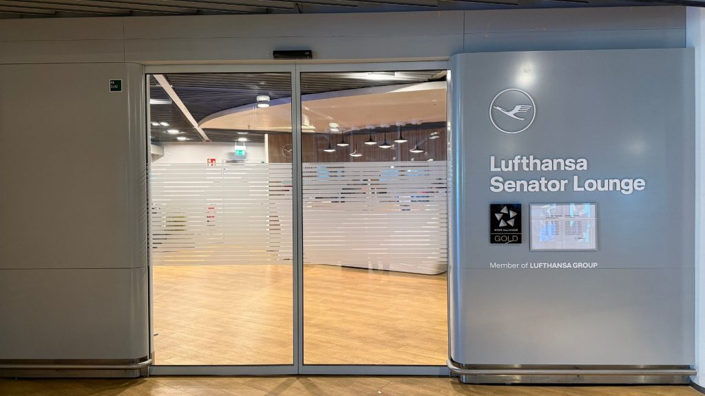 Lufthansa Senator Lounge Duesseldorf Eingang 2