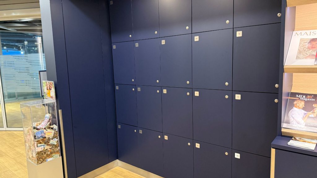 Lufthansa Senator Lounge Duesseldorf Spinde