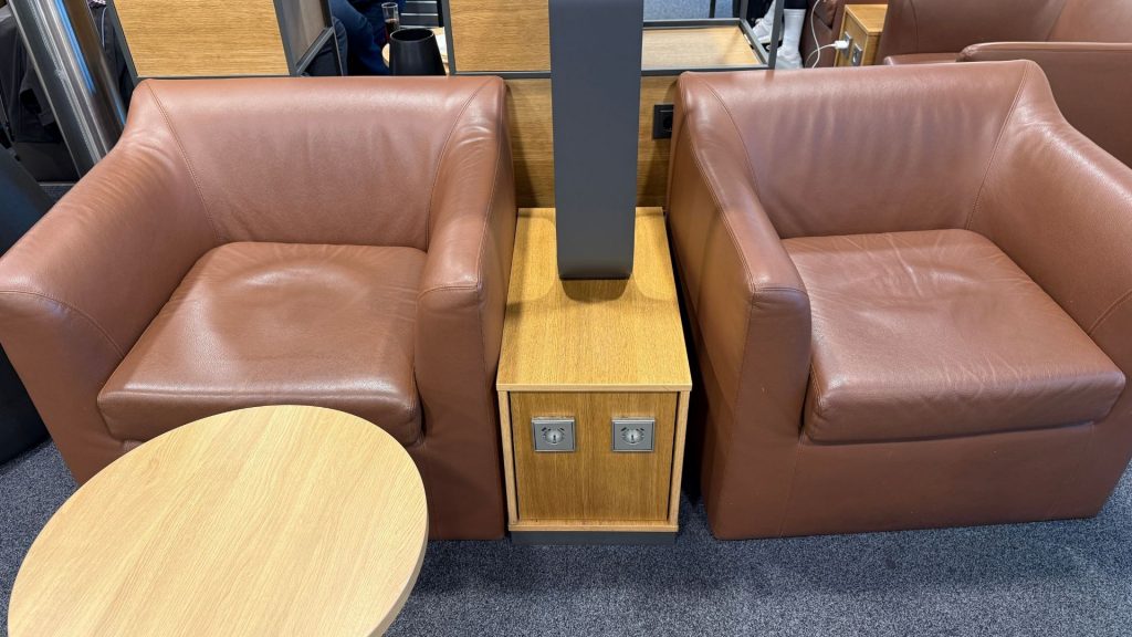 Lufthansa Senator Lounge Duesseldorf Steckdose