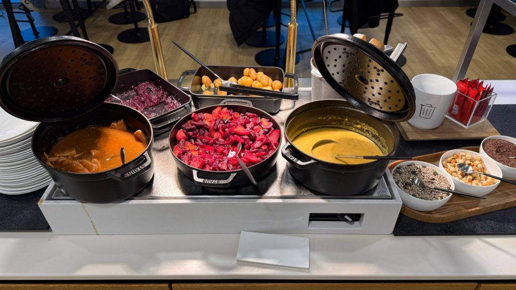 Lufthansa Senator Lounge Duesseldorf Winterliche Warme Speisen