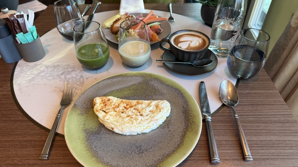 Mandarin Oriental Luzern Fruehstueck Omelette Kaffee