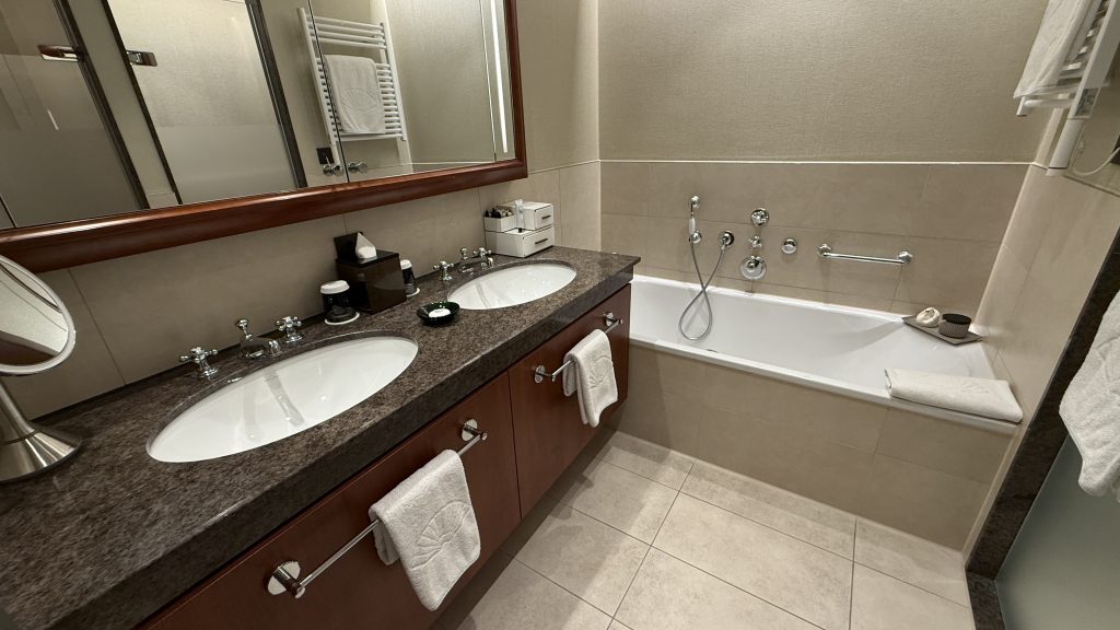 Mandarin Oriental Luzern Superior Zimmer Bad