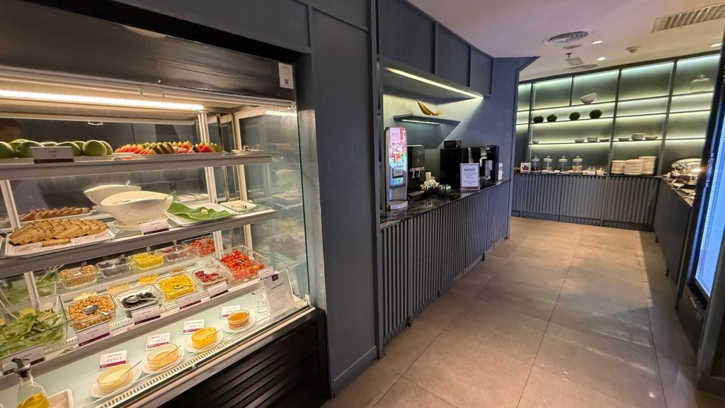 Plaza Premium Lounge Penang Buffet Uebersicht 1