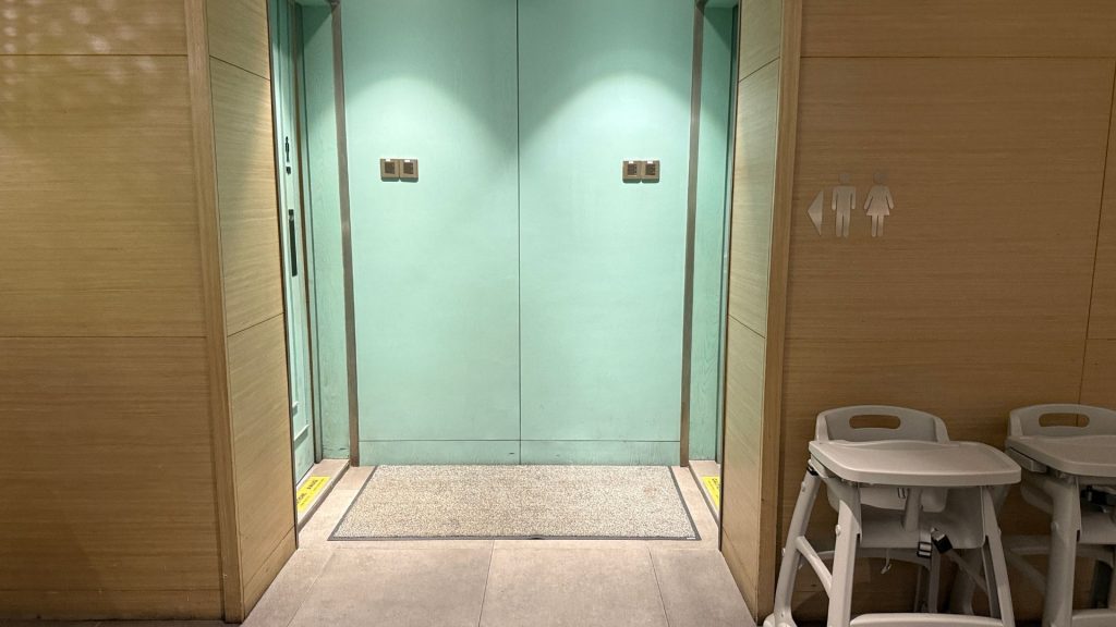 Plaza Premium Lounge Penang Eingang Toiletten