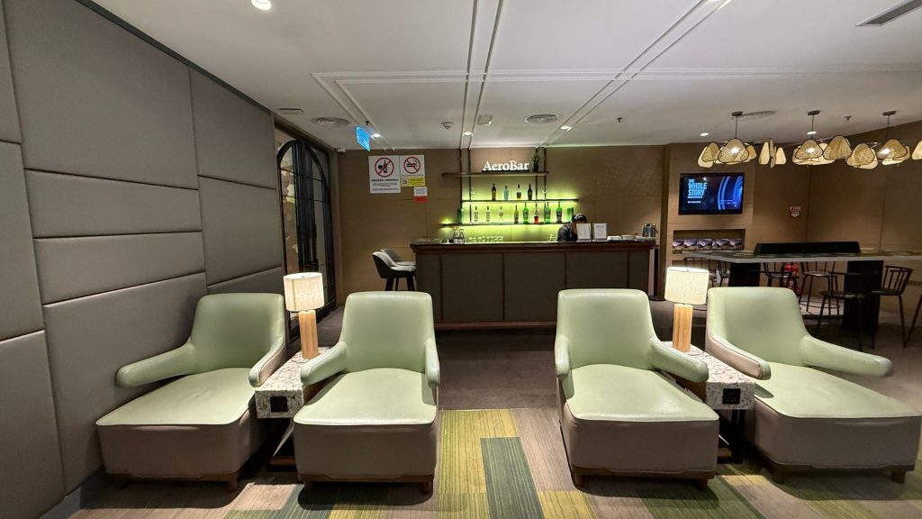 Plaza Premium Lounge Penang Sessel Bei Der Bar