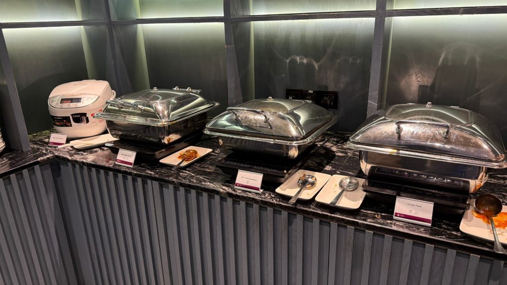 Plaza Premium Lounge Penang Warme Gerichte Buffet 1