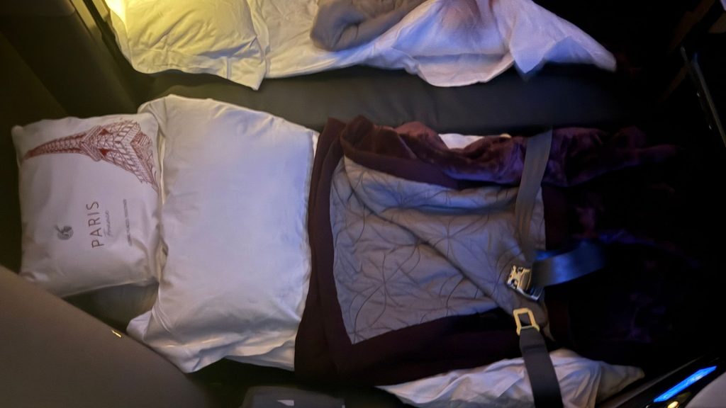 Qatar Airways QSuite Business Class Kissen Und Decke Sitz