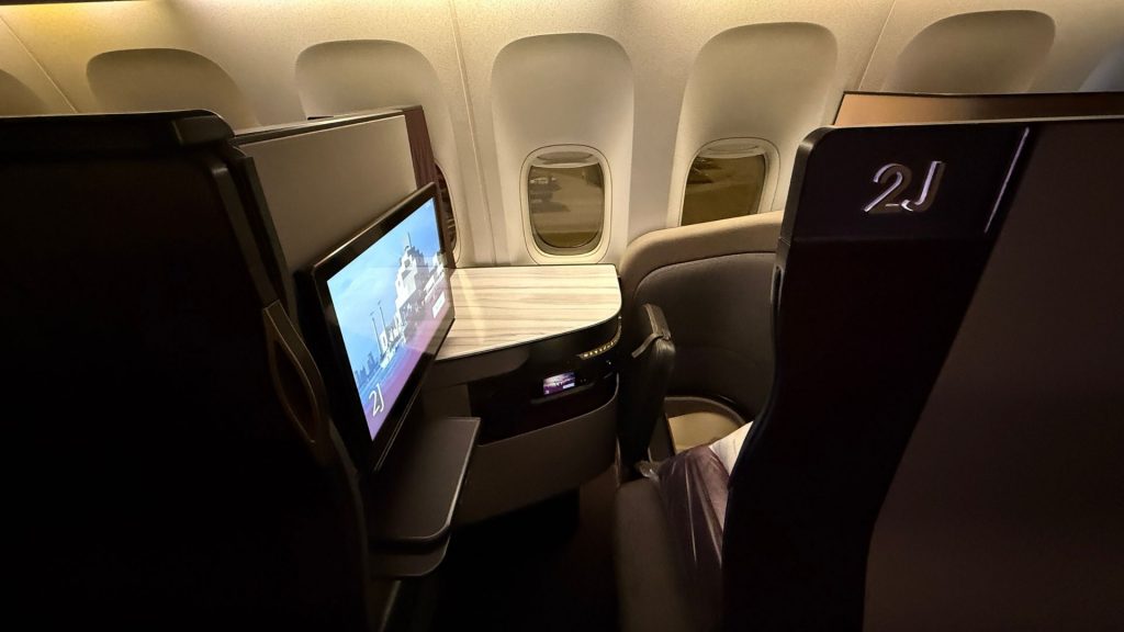 Qatar Airways QSuite Business Class Sitz Gerade Reihe Fenster