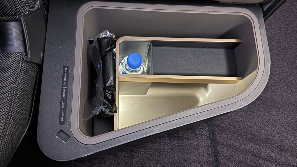 Qatar Airways QSuite Business Class Stauraum