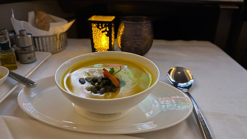 Qatar Airways QSuite Business Class Suppe