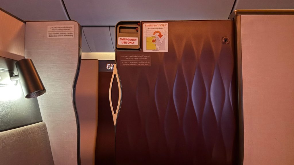 Qatar Airways QSuite Business Class Tuer Offen