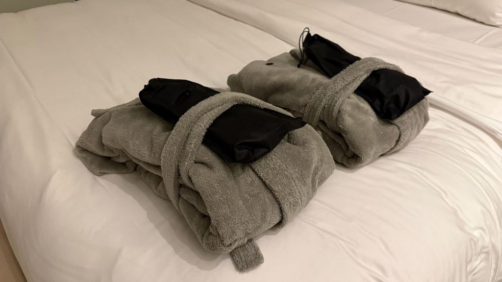 Roomers Berlin Steinplatz Bademaentel