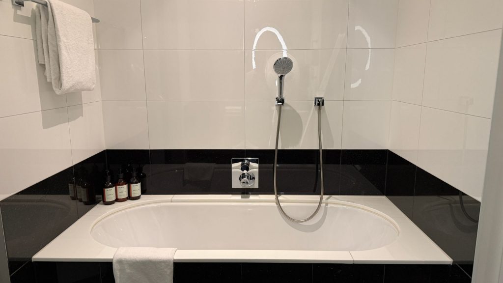 Roomers Berlin Steinplatz Badewanne