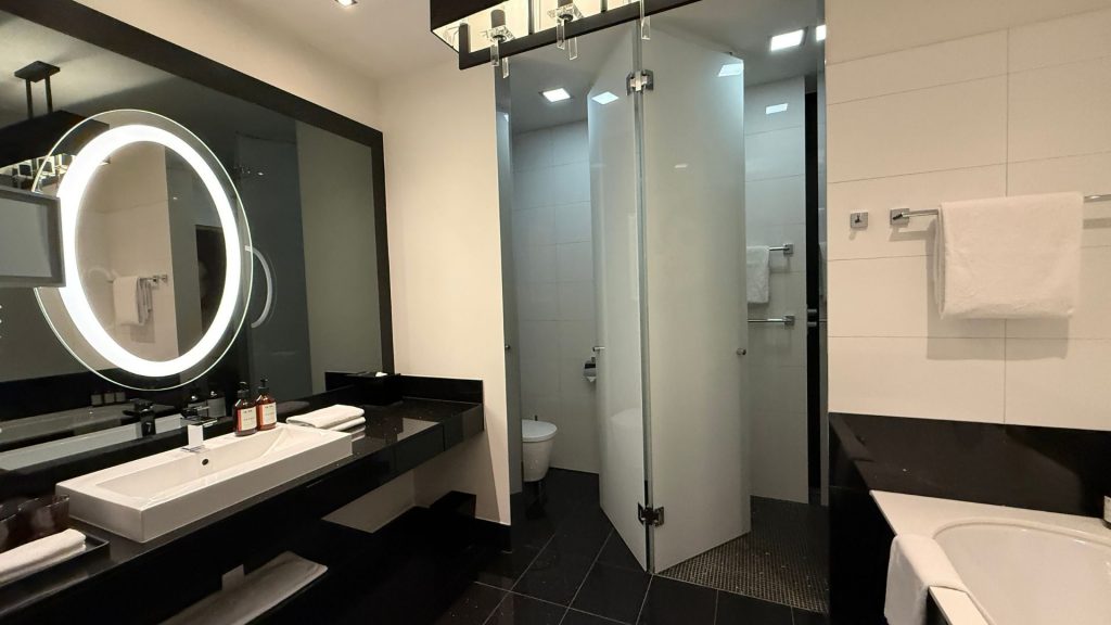 Roomers Berlin Steinplatz Badezimmer 2