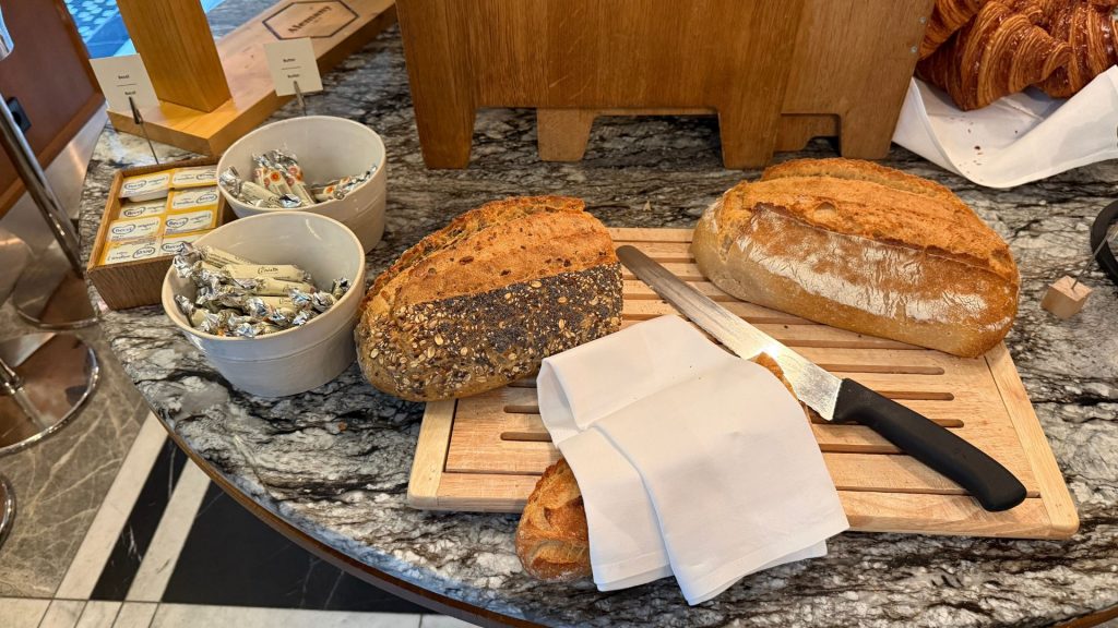 Roomers Berlin Steinplatz Brotauswahl Buffet 1