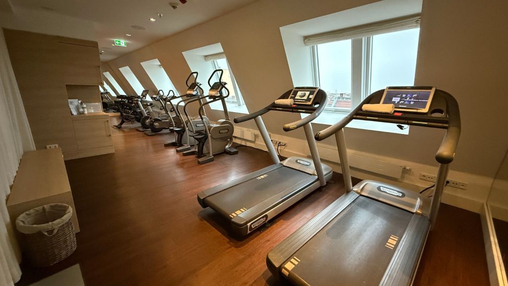 Roomers Berlin Steinplatz Cardiogeraete Fitnessraum