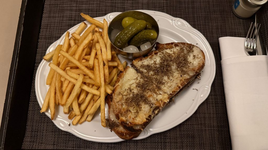 Roomers Berlin Steinplatz Croque Monsieur Roomservice 1