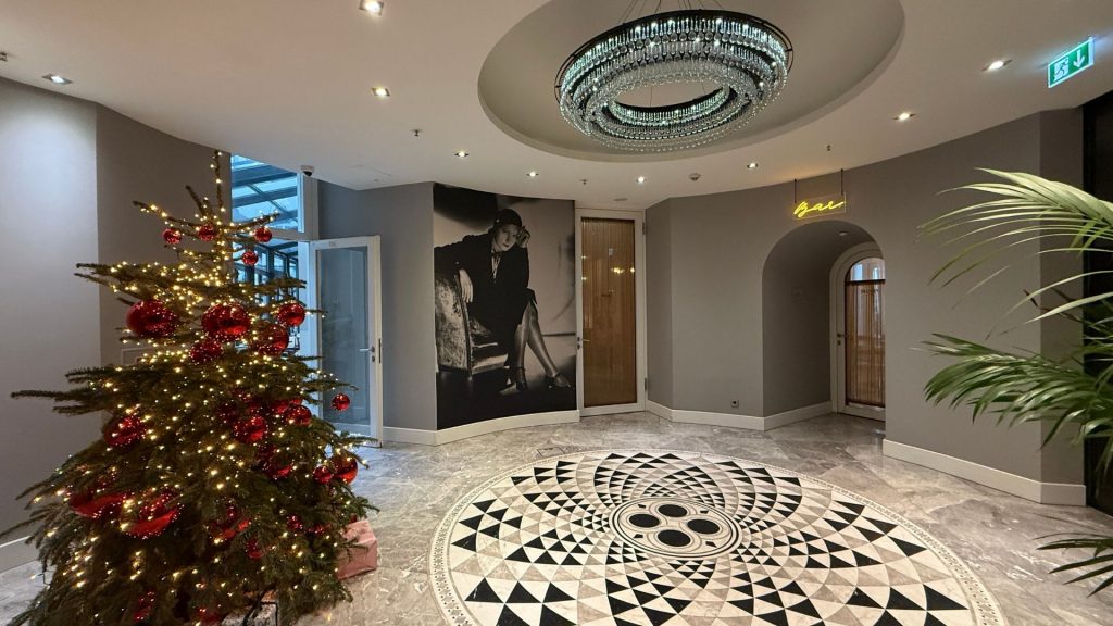 Roomers Berlin Steinplatz Eingang Bar