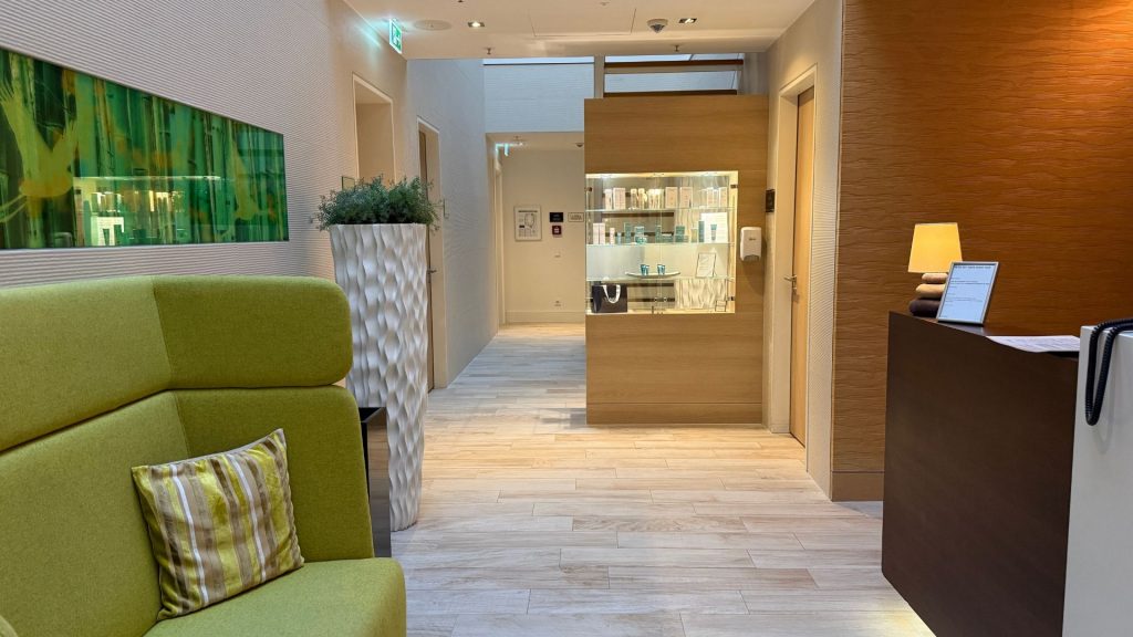 Roomers Berlin Steinplatz Erholungsbereich Eingang