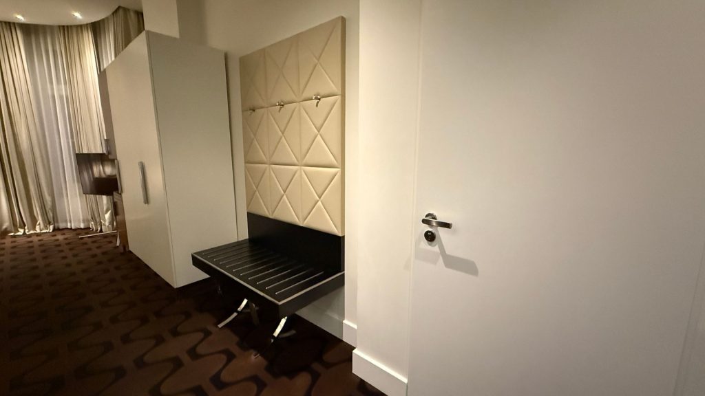 Roomers Berlin Steinplatz Haenge Legeflaeche