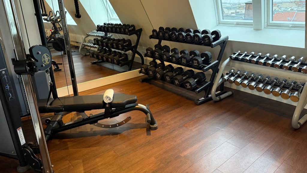 Roomers Berlin Steinplatz Hanteln Fitnessraum