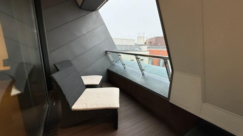 Roomers Berlin Steinplatz Liegen Terrasse